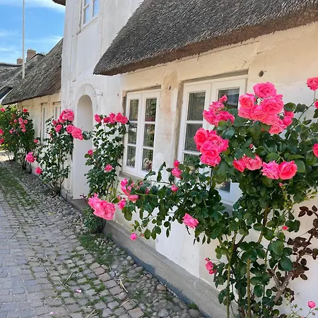 Kapitaenshaus Von 1712 - Neu Saniert Apartment Nieblum Exterior photo