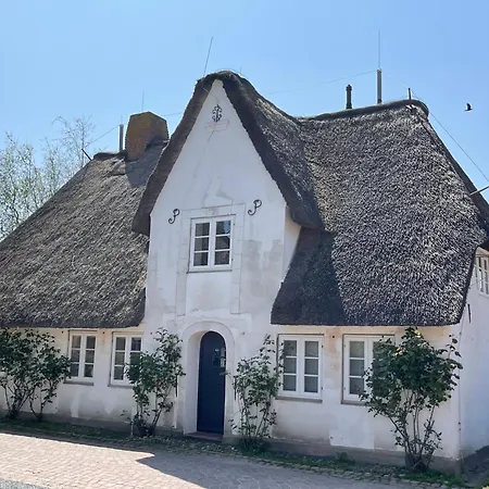 Kapitaenshaus Von 1712 - Neu Saniert Apartment Nieblum Exterior photo