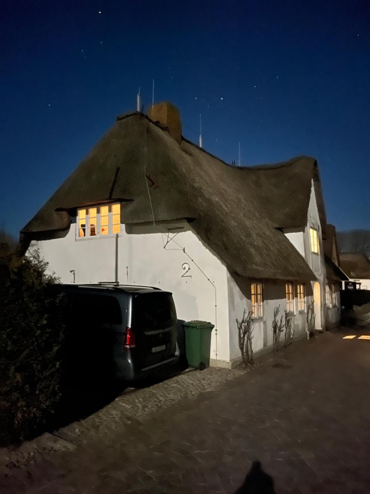 Kapitaenshaus Von 1712 - Neu Saniert Apartment Nieblum